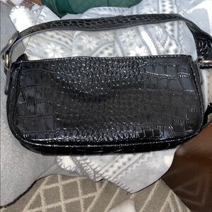 Elegant Black Crocodile-Embossed Shoulder Bag